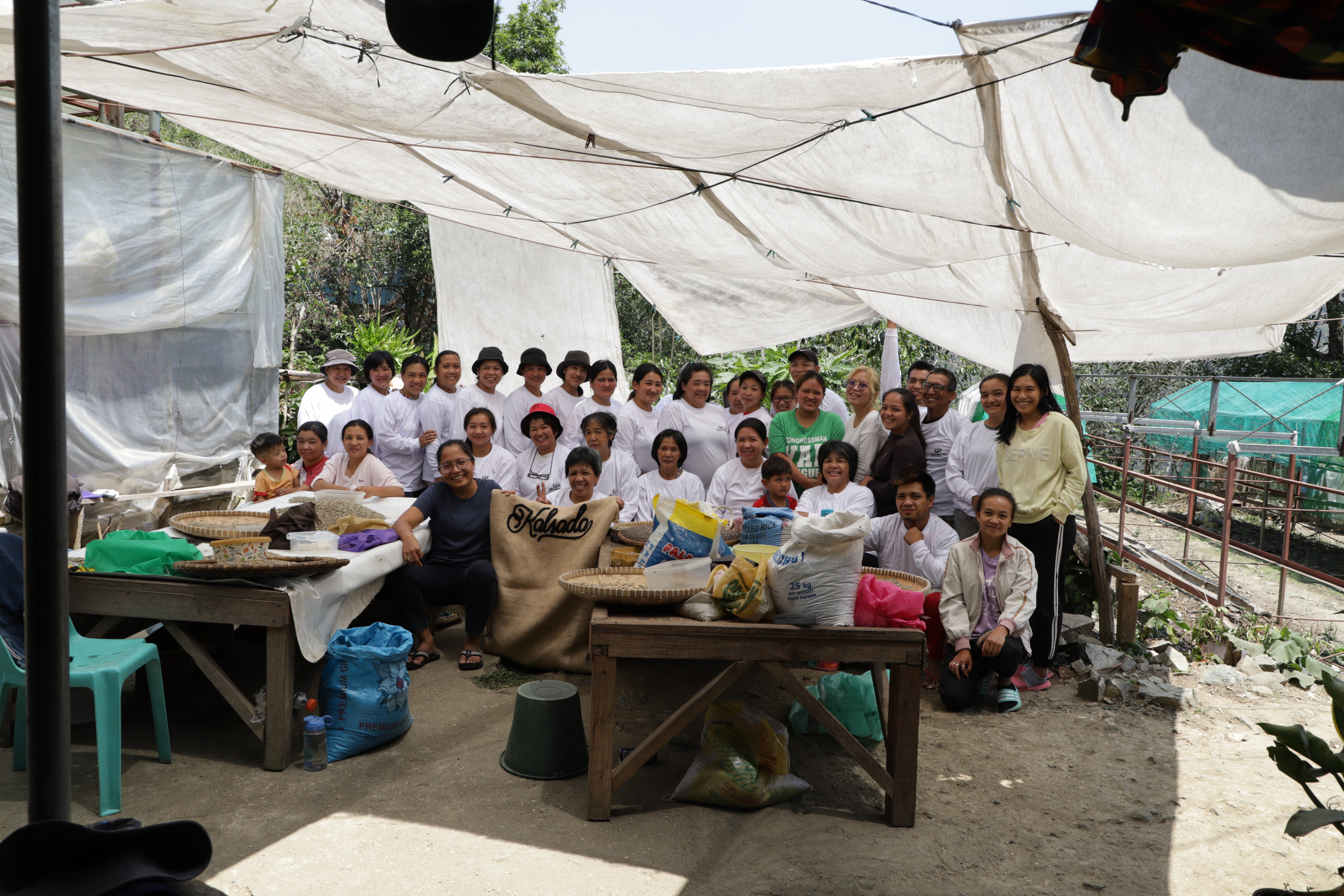 Coffee farming community group photo in Sitio Belis